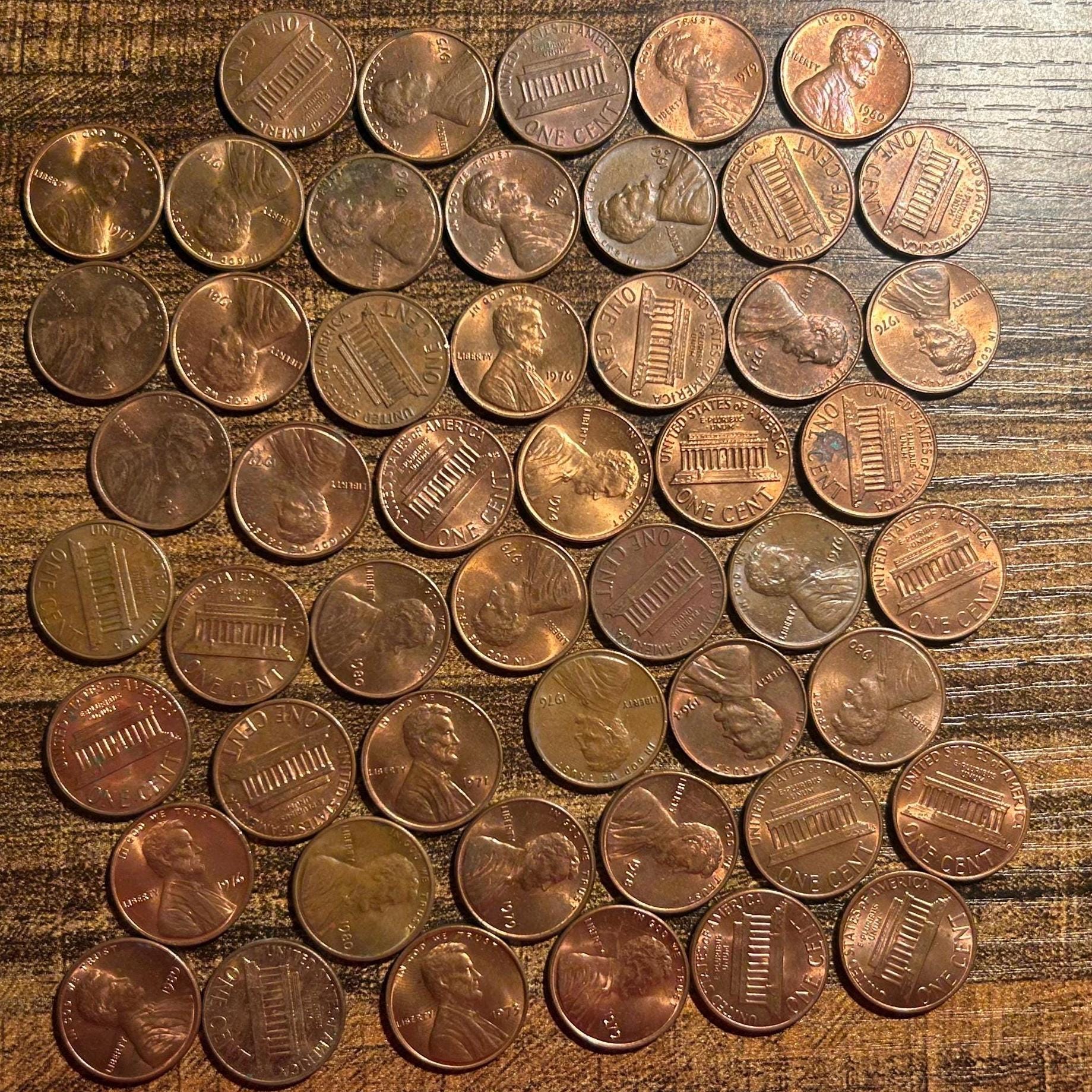 2 Lb bag LOW GRADE! Pre-1982 Copper Pennies: 95 percent Pure Lincoln Memorial Pennies! Wheat, Uncirculated, Canadian, & Foreign Possible!!